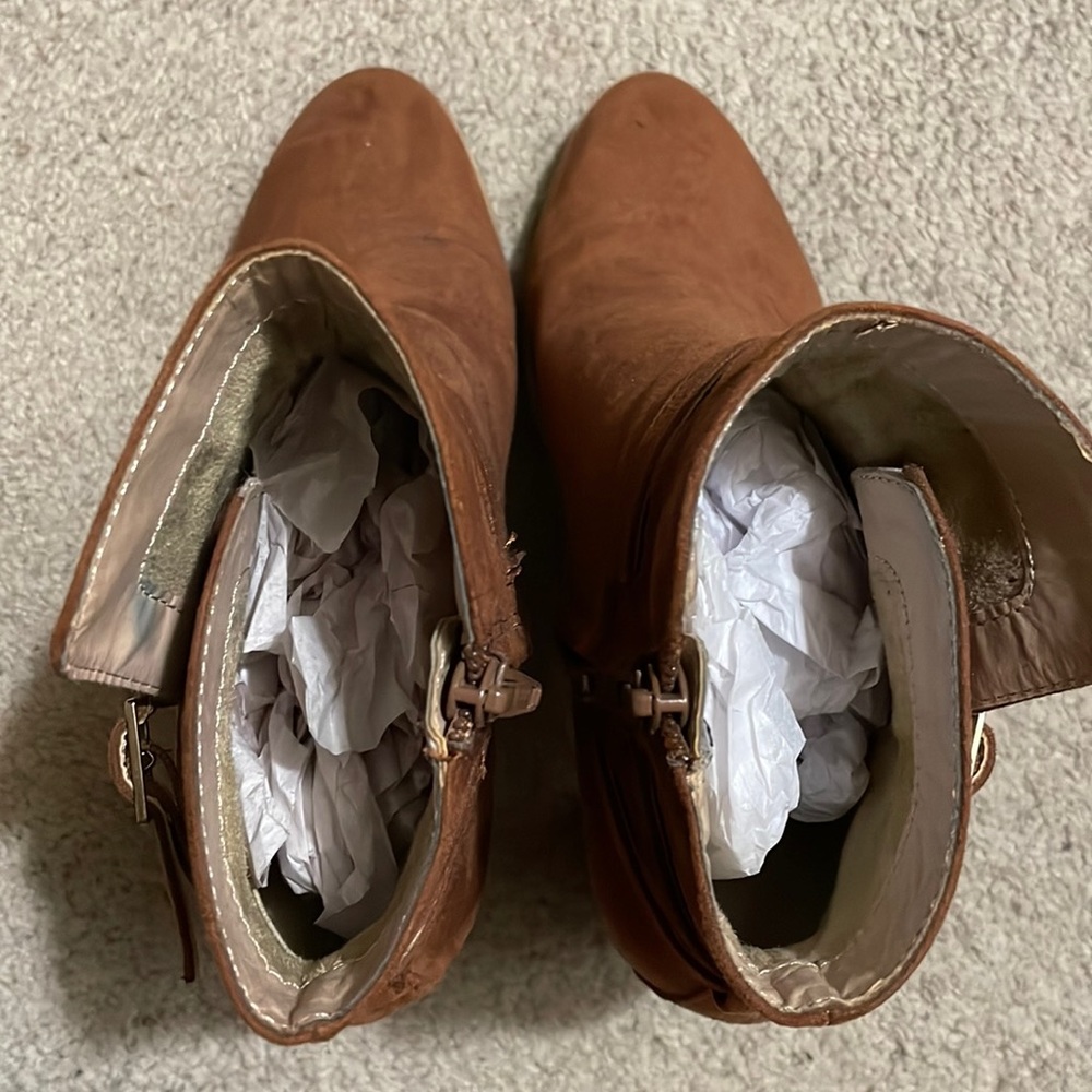Caramel brown Banana Republic heeled booties.